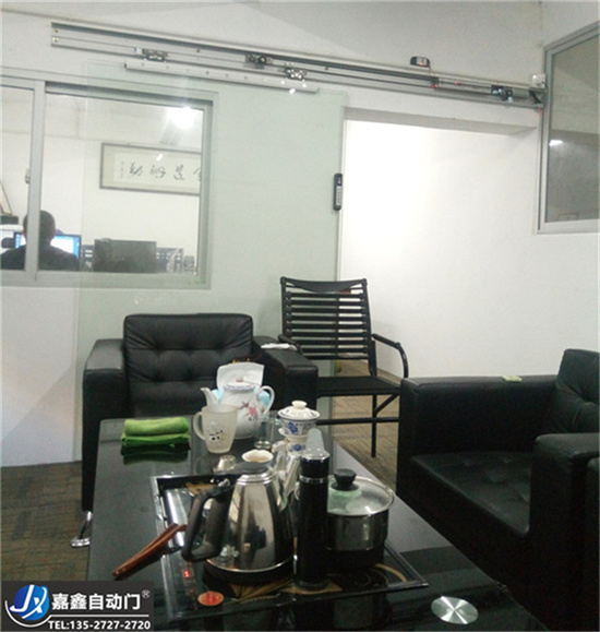 旋转门,平移感应门,嘉鑫门业职业展开现状